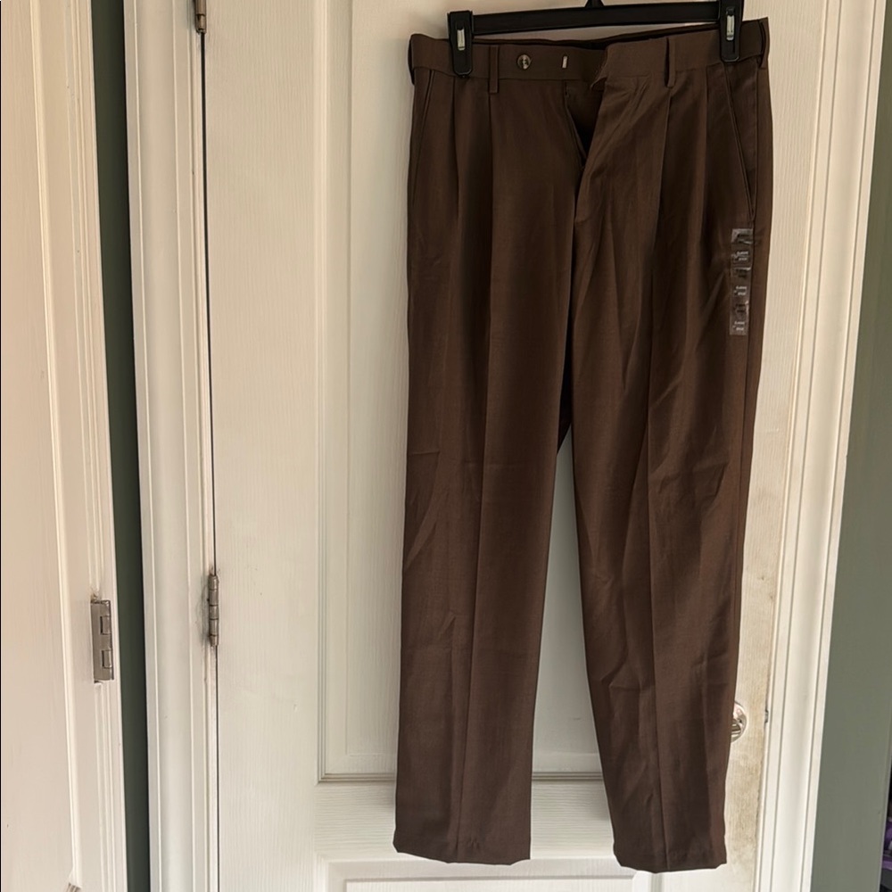 😊Men Croft & Barrow Brown Dress Pants with Tailored Slim Fit